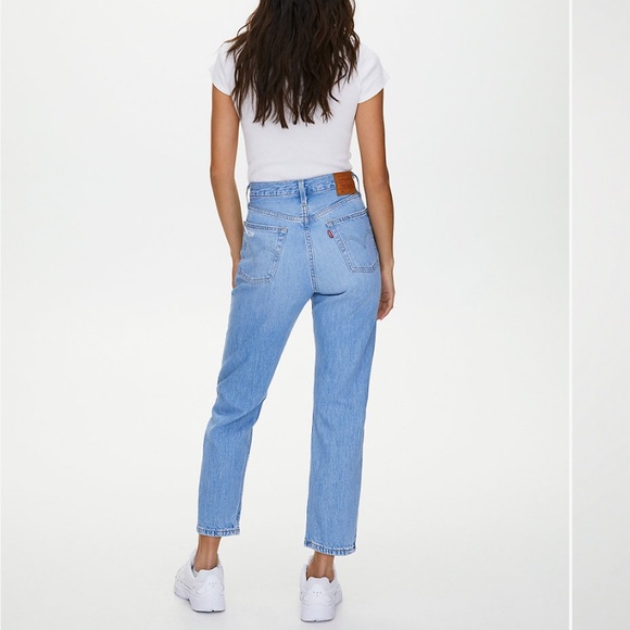 Aritzia x Levi’s 501 Crop Jeans - Picture 2 of 9